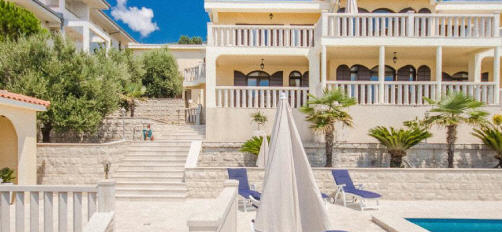 Surrounded by stunning nature, this luxury villa will make your stay memorable with its breathtaking sea view.
Email: info@villaalena.me, 
Phone: +382 69 232 780
Za više informacija kliknite na sličicu
